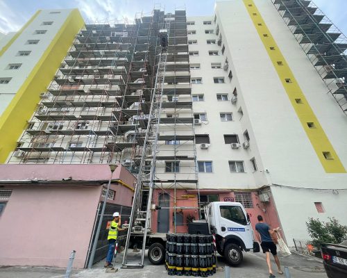 Despre noi inchiriere lift exterior